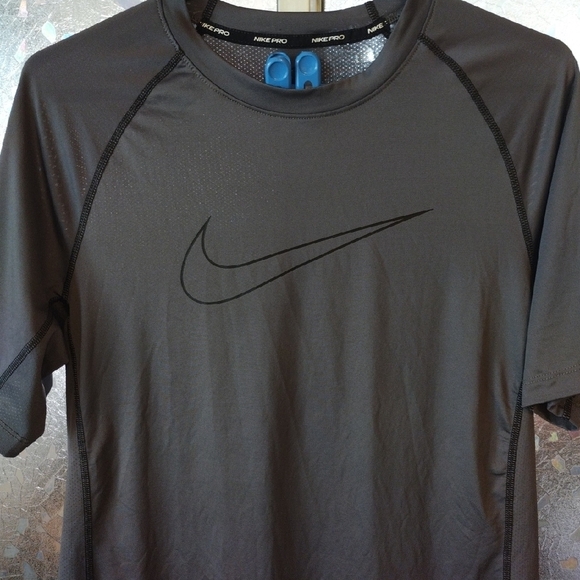 Nike Pro Gray Athletic T-Shirt - Picture 3 of 10